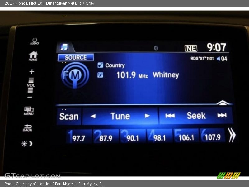 Lunar Silver Metallic / Gray 2017 Honda Pilot EX