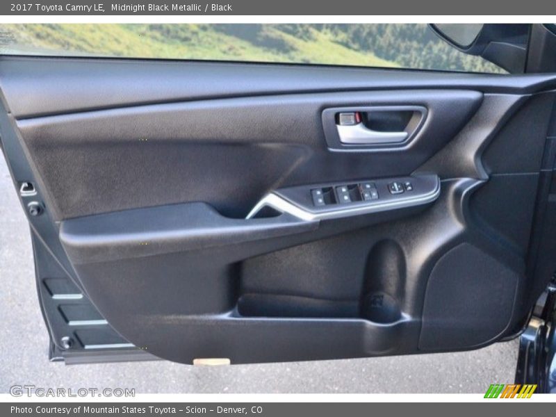 Midnight Black Metallic / Black 2017 Toyota Camry LE