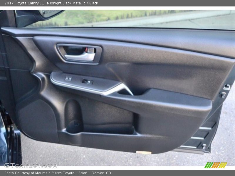 Midnight Black Metallic / Black 2017 Toyota Camry LE