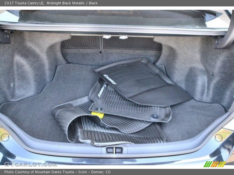 Midnight Black Metallic / Black 2017 Toyota Camry LE