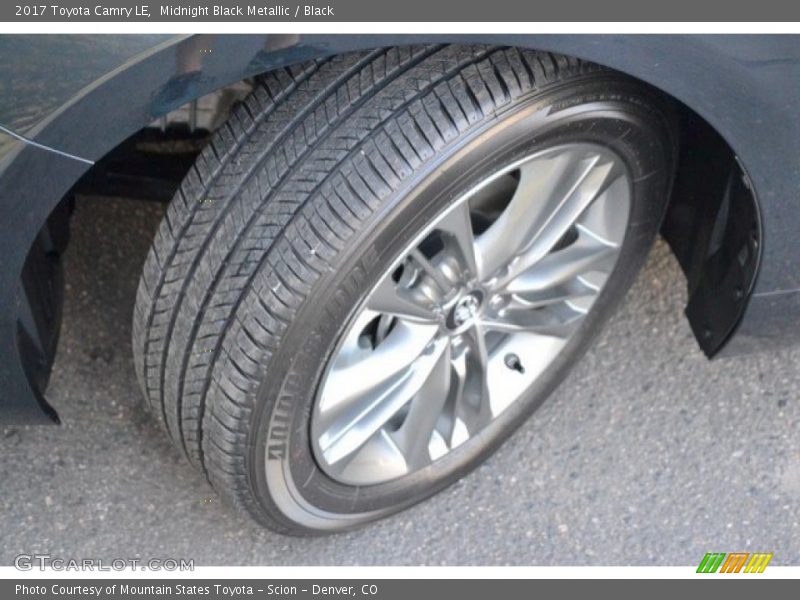 Midnight Black Metallic / Black 2017 Toyota Camry LE
