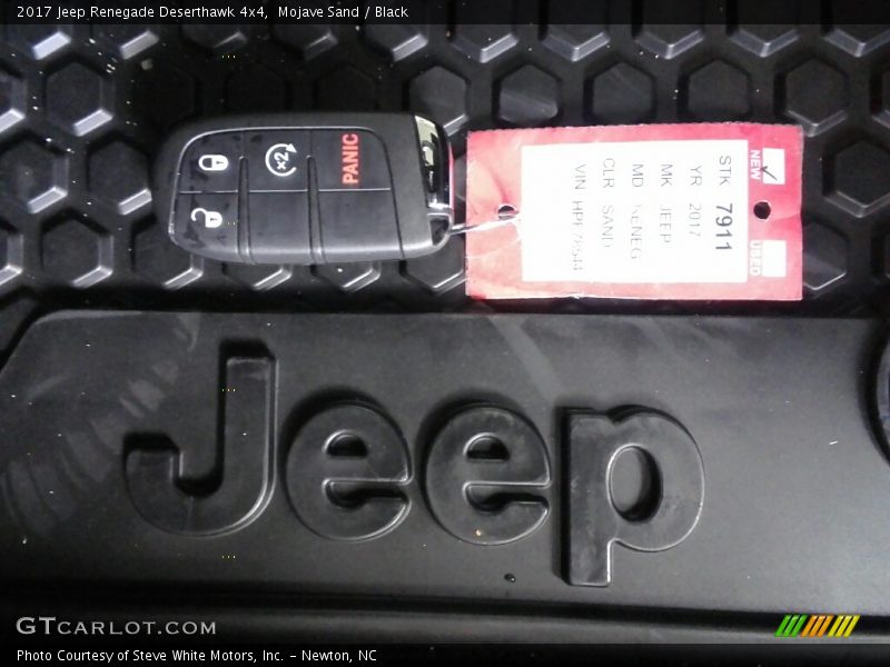 Mojave Sand / Black 2017 Jeep Renegade Deserthawk 4x4