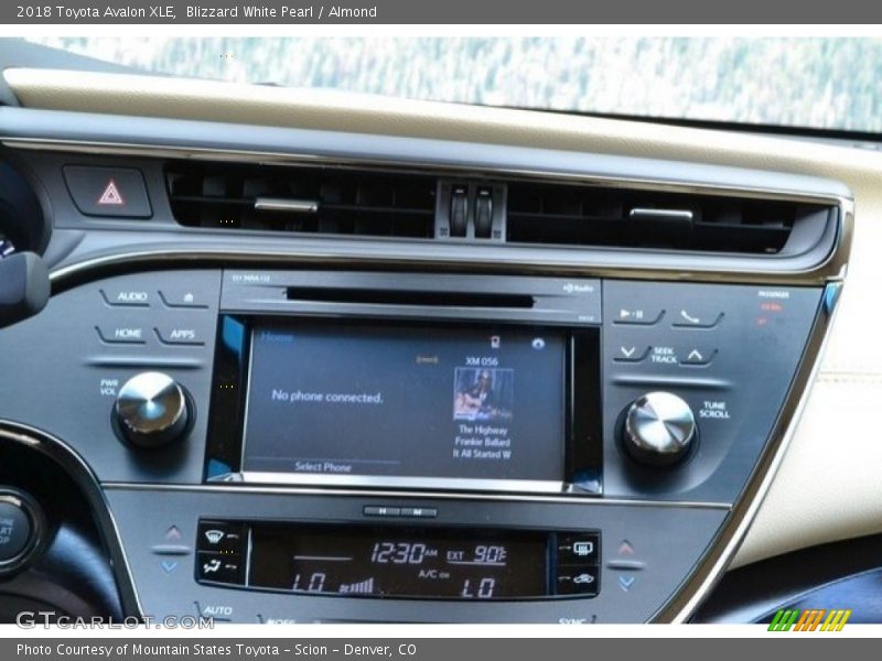 Blizzard White Pearl / Almond 2018 Toyota Avalon XLE