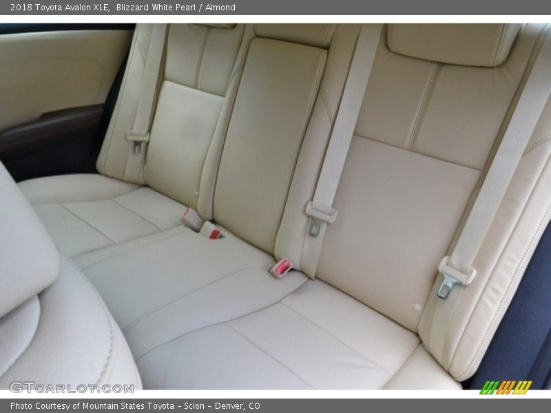 Blizzard White Pearl / Almond 2018 Toyota Avalon XLE