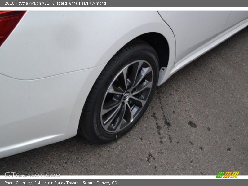 Blizzard White Pearl / Almond 2018 Toyota Avalon XLE