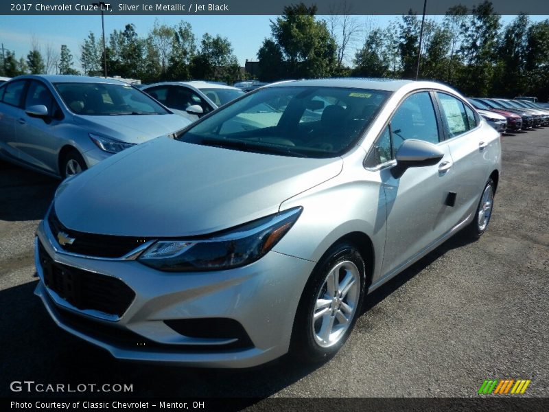 Silver Ice Metallic / Jet Black 2017 Chevrolet Cruze LT
