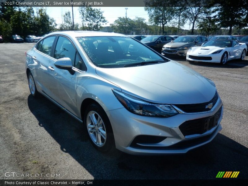Silver Ice Metallic / Jet Black 2017 Chevrolet Cruze LT
