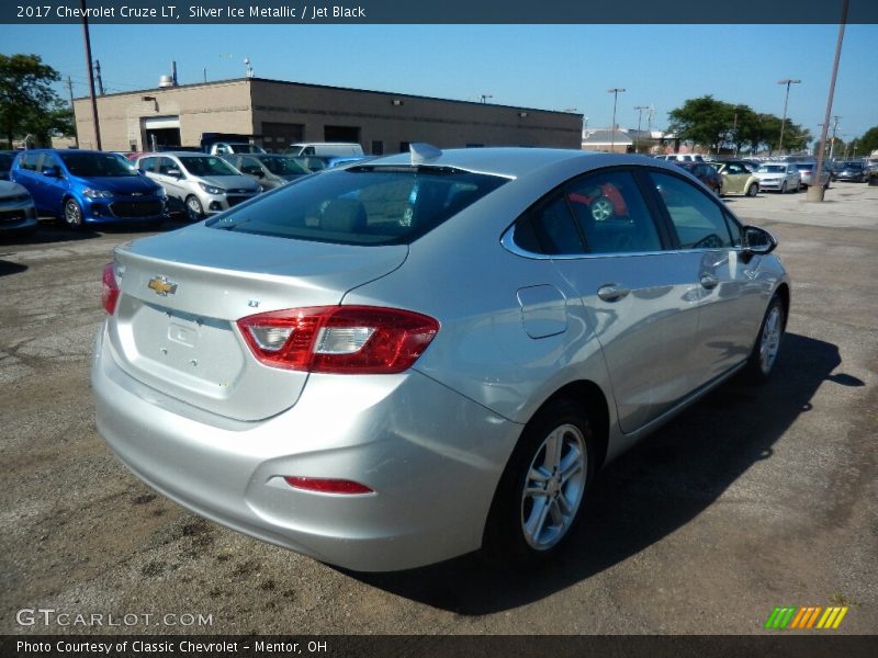 Silver Ice Metallic / Jet Black 2017 Chevrolet Cruze LT