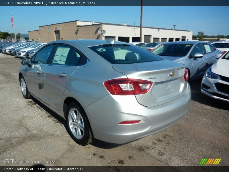 Silver Ice Metallic / Jet Black 2017 Chevrolet Cruze LT