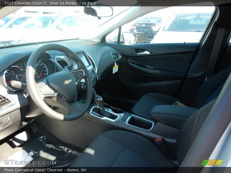 Silver Ice Metallic / Jet Black 2017 Chevrolet Cruze LT
