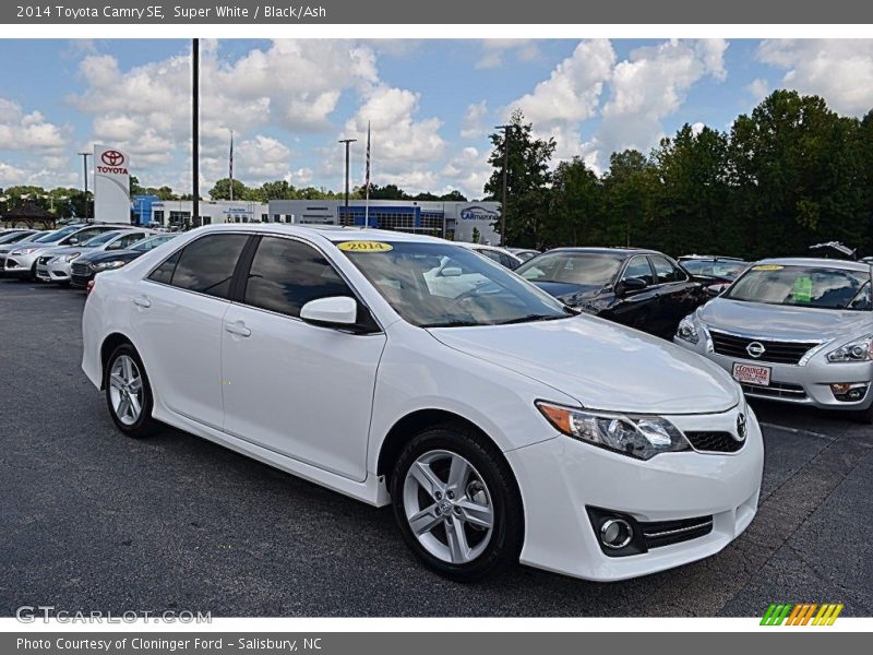 Super White / Black/Ash 2014 Toyota Camry SE