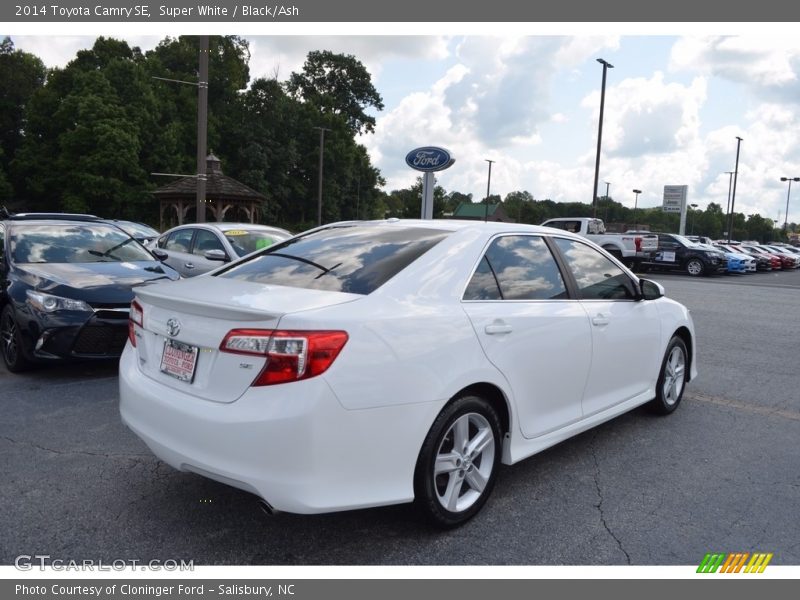 Super White / Black/Ash 2014 Toyota Camry SE