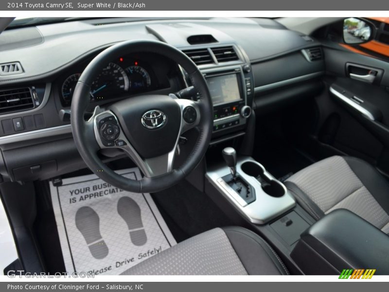 Super White / Black/Ash 2014 Toyota Camry SE