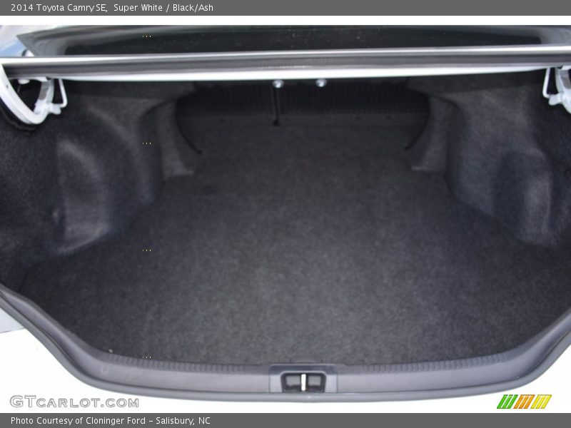 Super White / Black/Ash 2014 Toyota Camry SE