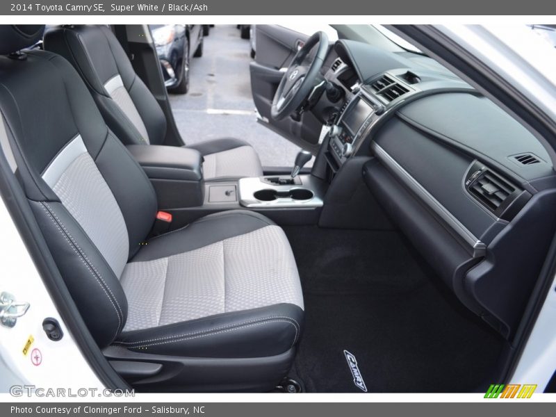 Super White / Black/Ash 2014 Toyota Camry SE