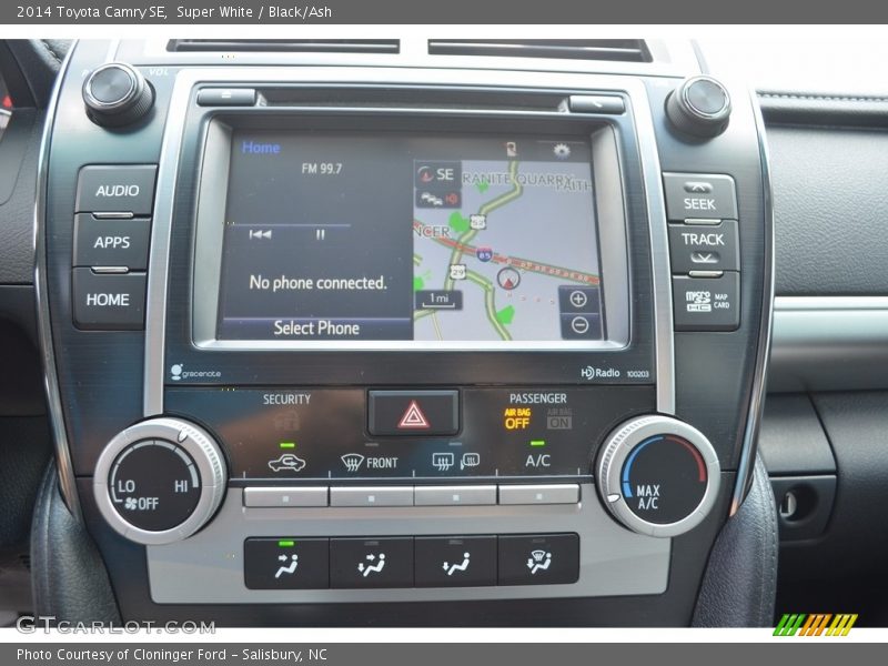 Super White / Black/Ash 2014 Toyota Camry SE