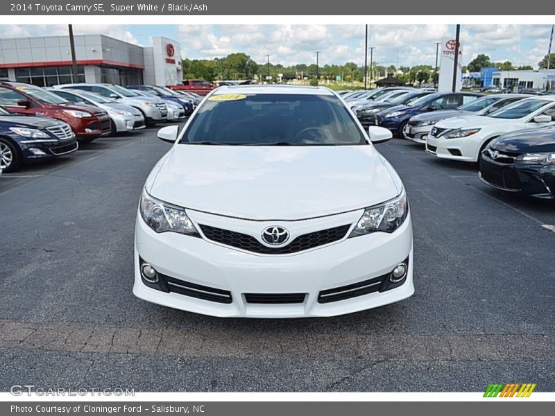 Super White / Black/Ash 2014 Toyota Camry SE