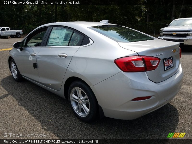 Silver Ice Metallic / Jet Black 2017 Chevrolet Cruze LT