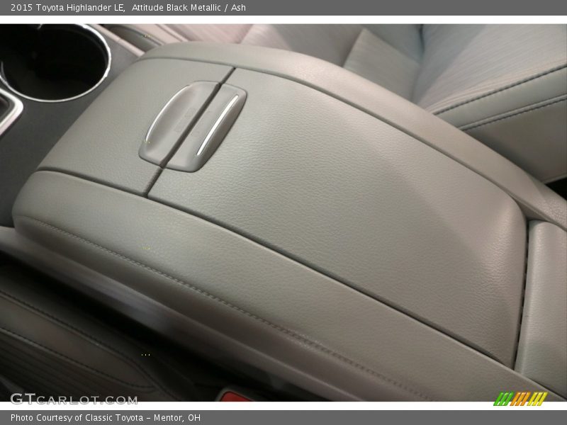 Attitude Black Metallic / Ash 2015 Toyota Highlander LE