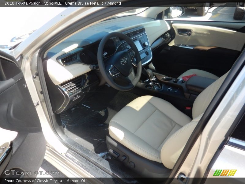 Creme Brulee Metallic / Almond 2018 Toyota Avalon Hybrid XLE