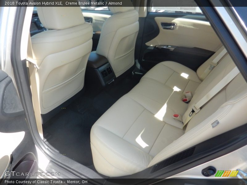 Creme Brulee Metallic / Almond 2018 Toyota Avalon Hybrid XLE