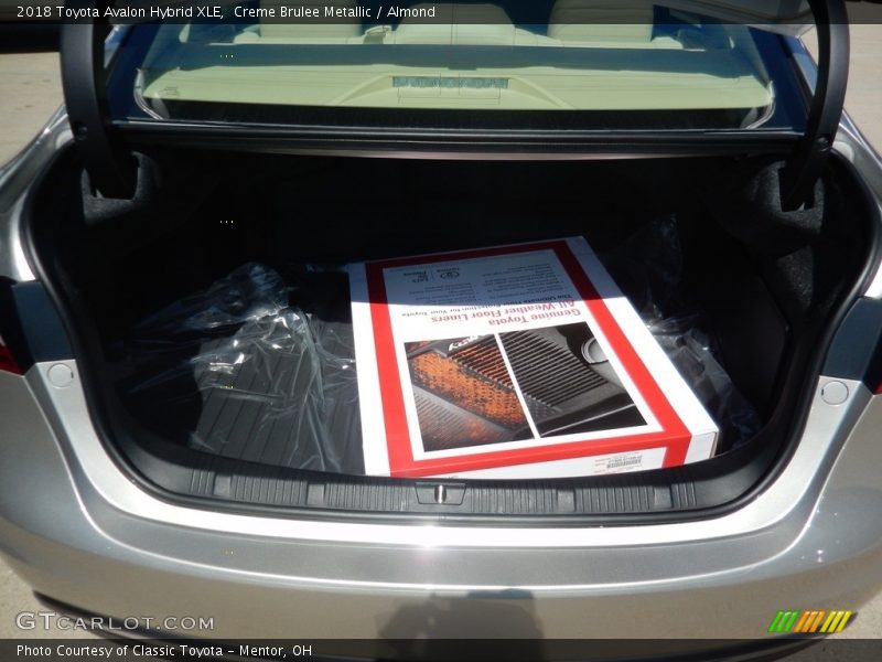Creme Brulee Metallic / Almond 2018 Toyota Avalon Hybrid XLE