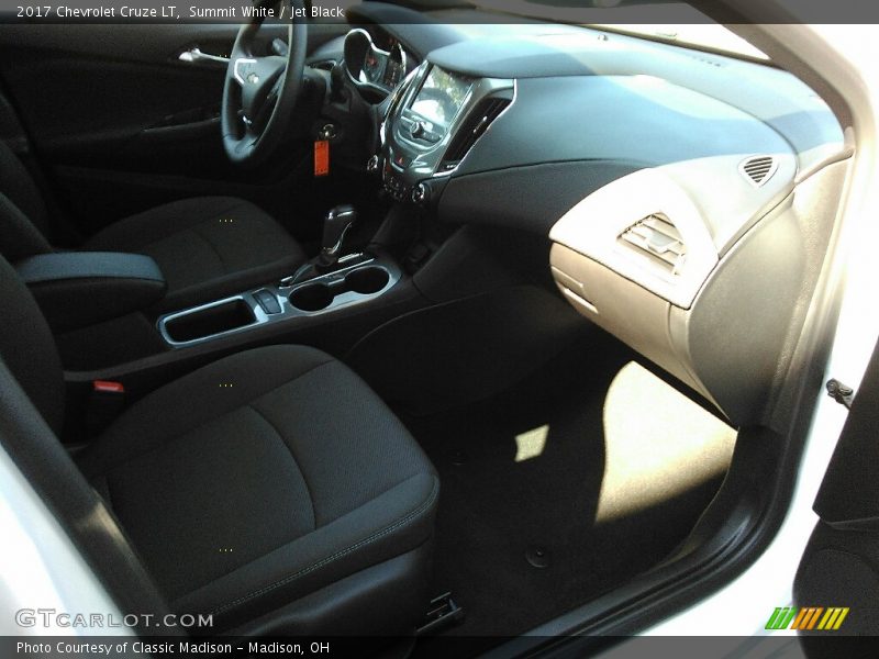 Summit White / Jet Black 2017 Chevrolet Cruze LT