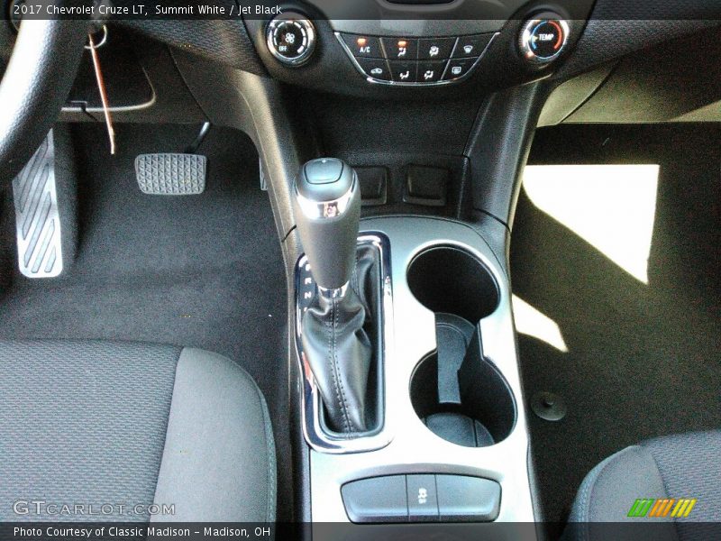Summit White / Jet Black 2017 Chevrolet Cruze LT