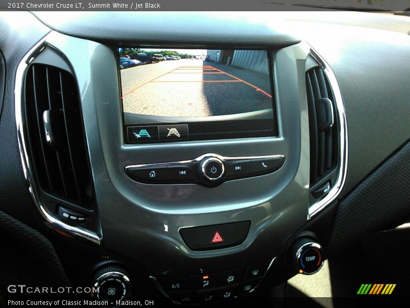 Summit White / Jet Black 2017 Chevrolet Cruze LT