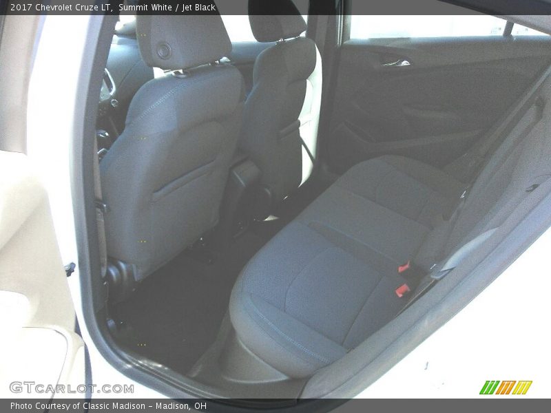 Summit White / Jet Black 2017 Chevrolet Cruze LT