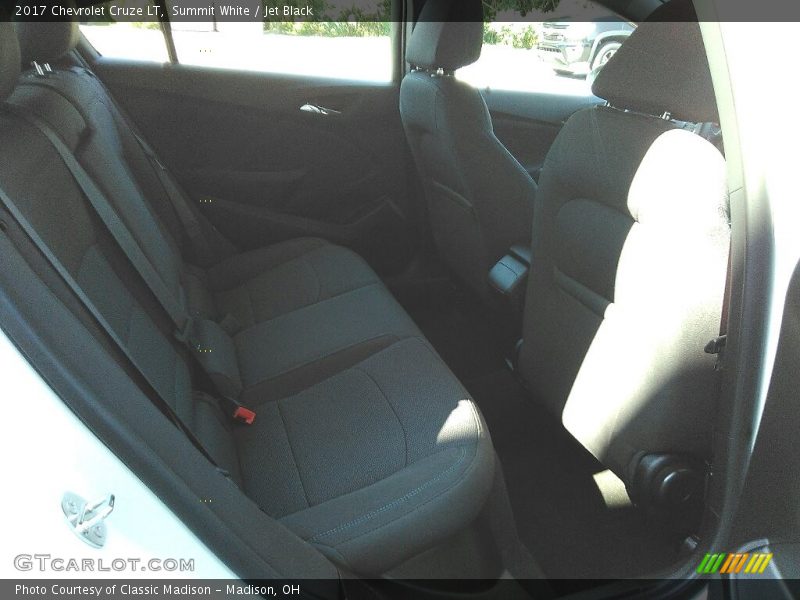 Summit White / Jet Black 2017 Chevrolet Cruze LT