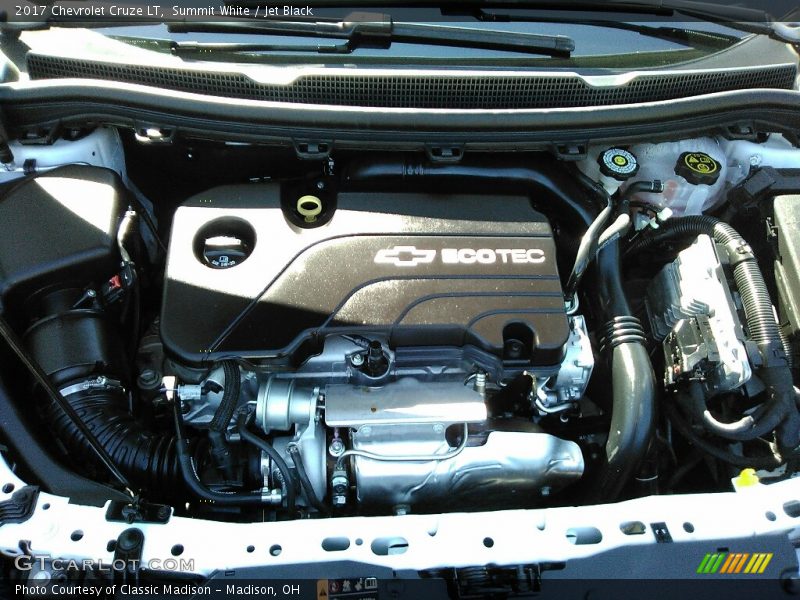 Summit White / Jet Black 2017 Chevrolet Cruze LT