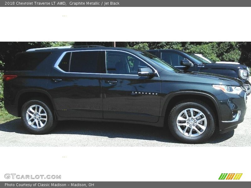 Graphite Metallic / Jet Black 2018 Chevrolet Traverse LT AWD