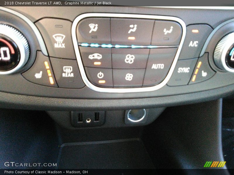 Graphite Metallic / Jet Black 2018 Chevrolet Traverse LT AWD