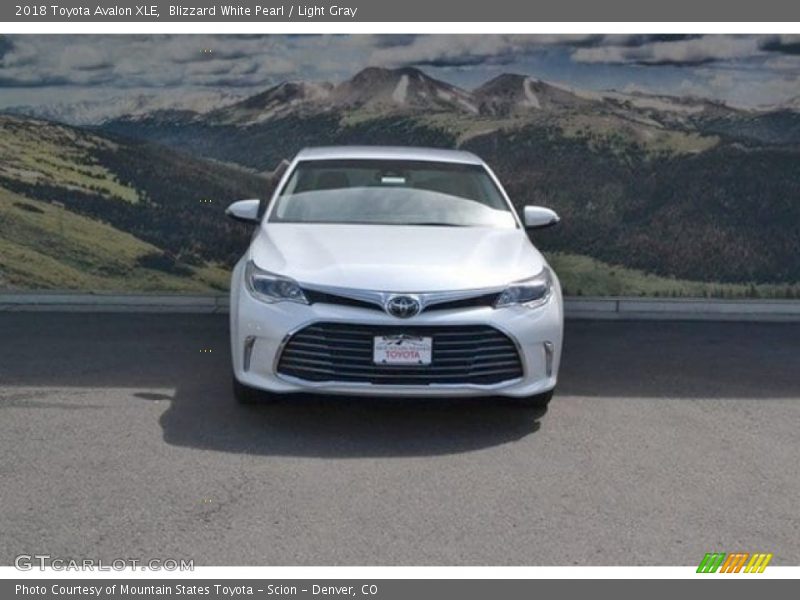 Blizzard White Pearl / Light Gray 2018 Toyota Avalon XLE