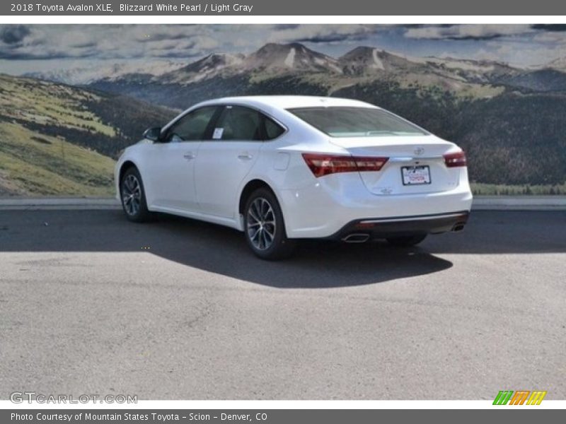 Blizzard White Pearl / Light Gray 2018 Toyota Avalon XLE