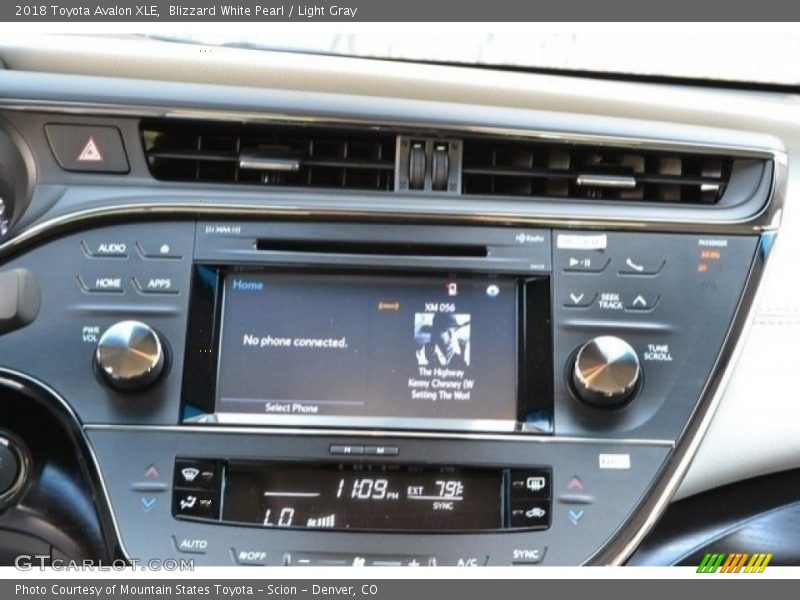 Blizzard White Pearl / Light Gray 2018 Toyota Avalon XLE