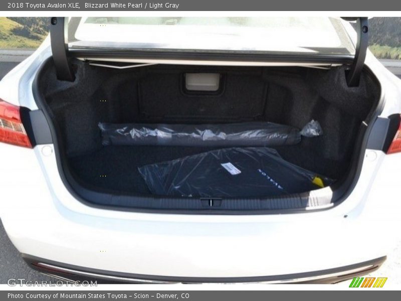 Blizzard White Pearl / Light Gray 2018 Toyota Avalon XLE