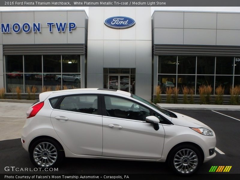 White Platinum Metallic Tri-coat / Medium Light Stone 2016 Ford Fiesta Titanium Hatchback