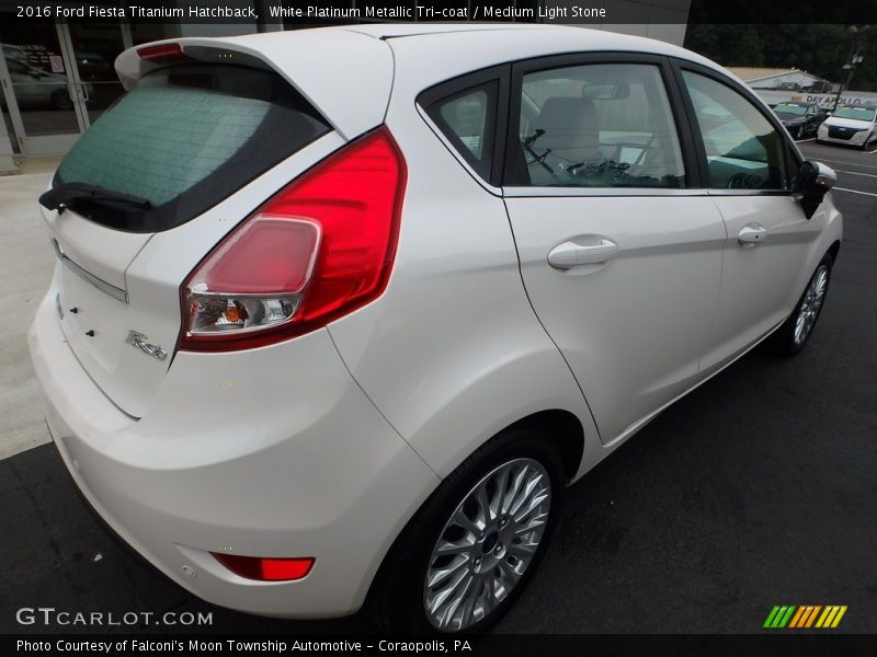 White Platinum Metallic Tri-coat / Medium Light Stone 2016 Ford Fiesta Titanium Hatchback