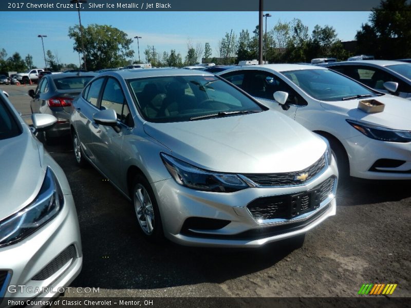 Silver Ice Metallic / Jet Black 2017 Chevrolet Cruze LT