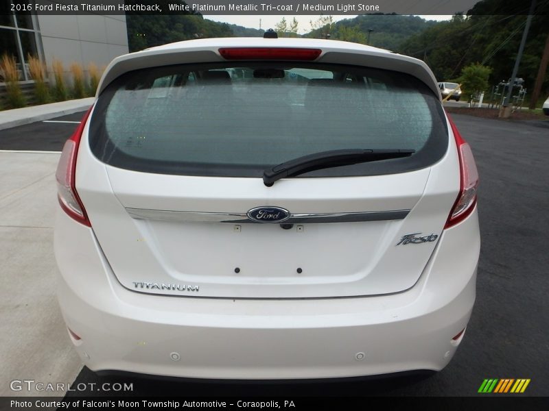 White Platinum Metallic Tri-coat / Medium Light Stone 2016 Ford Fiesta Titanium Hatchback