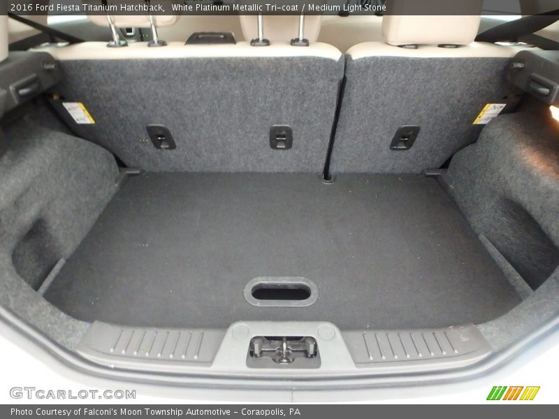 White Platinum Metallic Tri-coat / Medium Light Stone 2016 Ford Fiesta Titanium Hatchback
