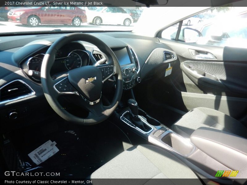 Silver Ice Metallic / Jet Black 2017 Chevrolet Cruze LT