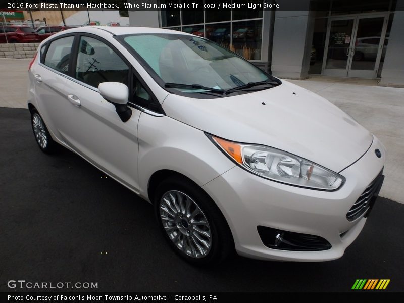 White Platinum Metallic Tri-coat / Medium Light Stone 2016 Ford Fiesta Titanium Hatchback