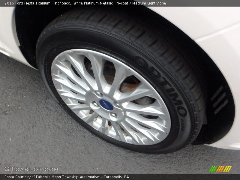 White Platinum Metallic Tri-coat / Medium Light Stone 2016 Ford Fiesta Titanium Hatchback