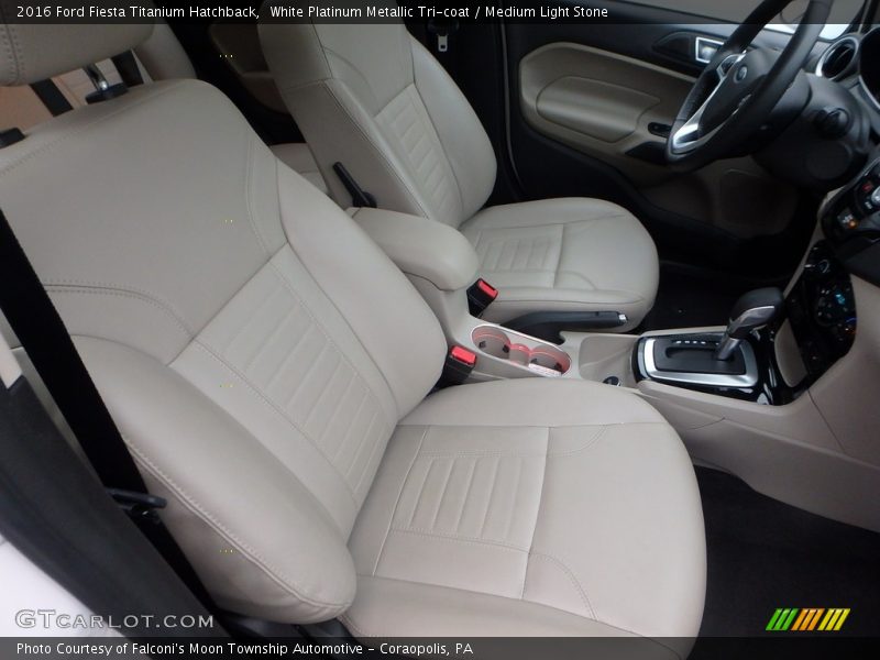 White Platinum Metallic Tri-coat / Medium Light Stone 2016 Ford Fiesta Titanium Hatchback