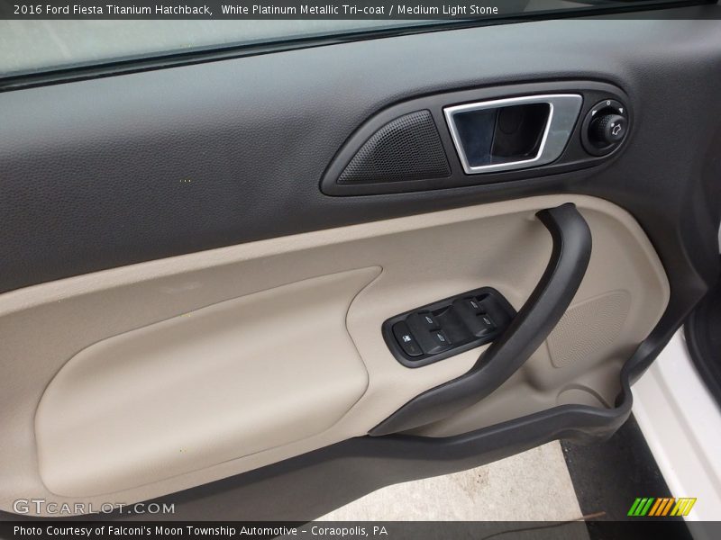 White Platinum Metallic Tri-coat / Medium Light Stone 2016 Ford Fiesta Titanium Hatchback