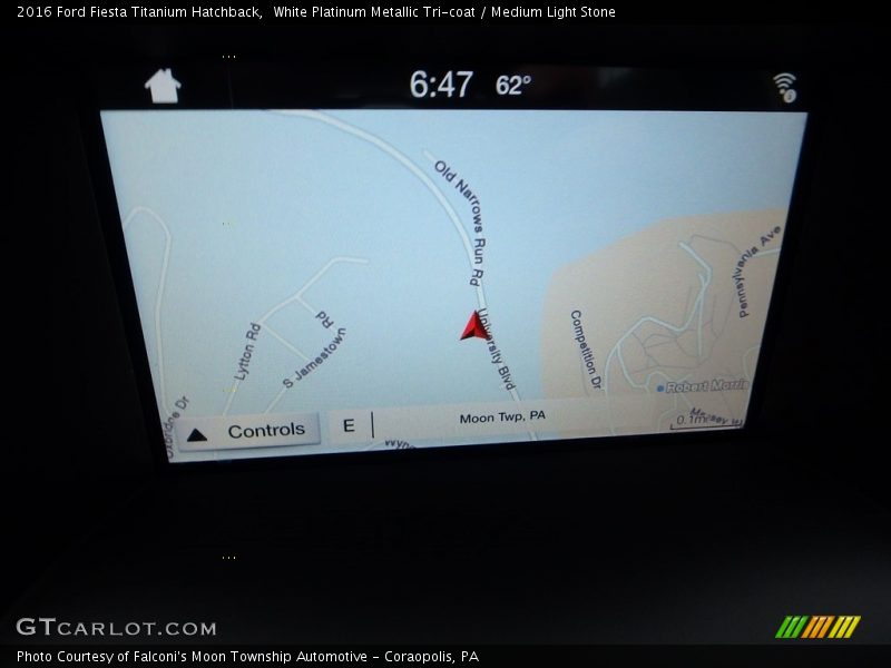 White Platinum Metallic Tri-coat / Medium Light Stone 2016 Ford Fiesta Titanium Hatchback