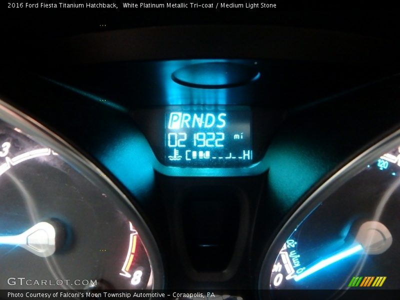 White Platinum Metallic Tri-coat / Medium Light Stone 2016 Ford Fiesta Titanium Hatchback